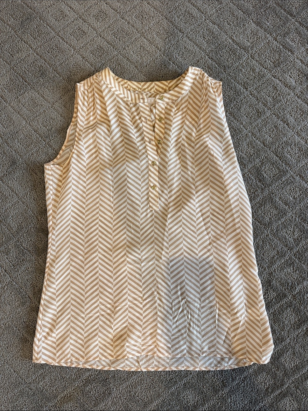 Banana Republic Sleeveless Chevron-Print Top in Beige and White